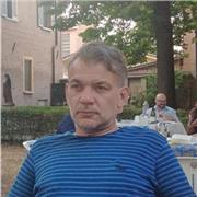 Insegnare l'italiano per stranieri, soprattutto di base e concreto che possa favorire il loro inserimento